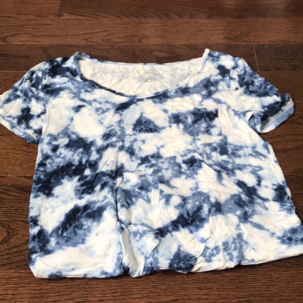 Hollister must have collection tee